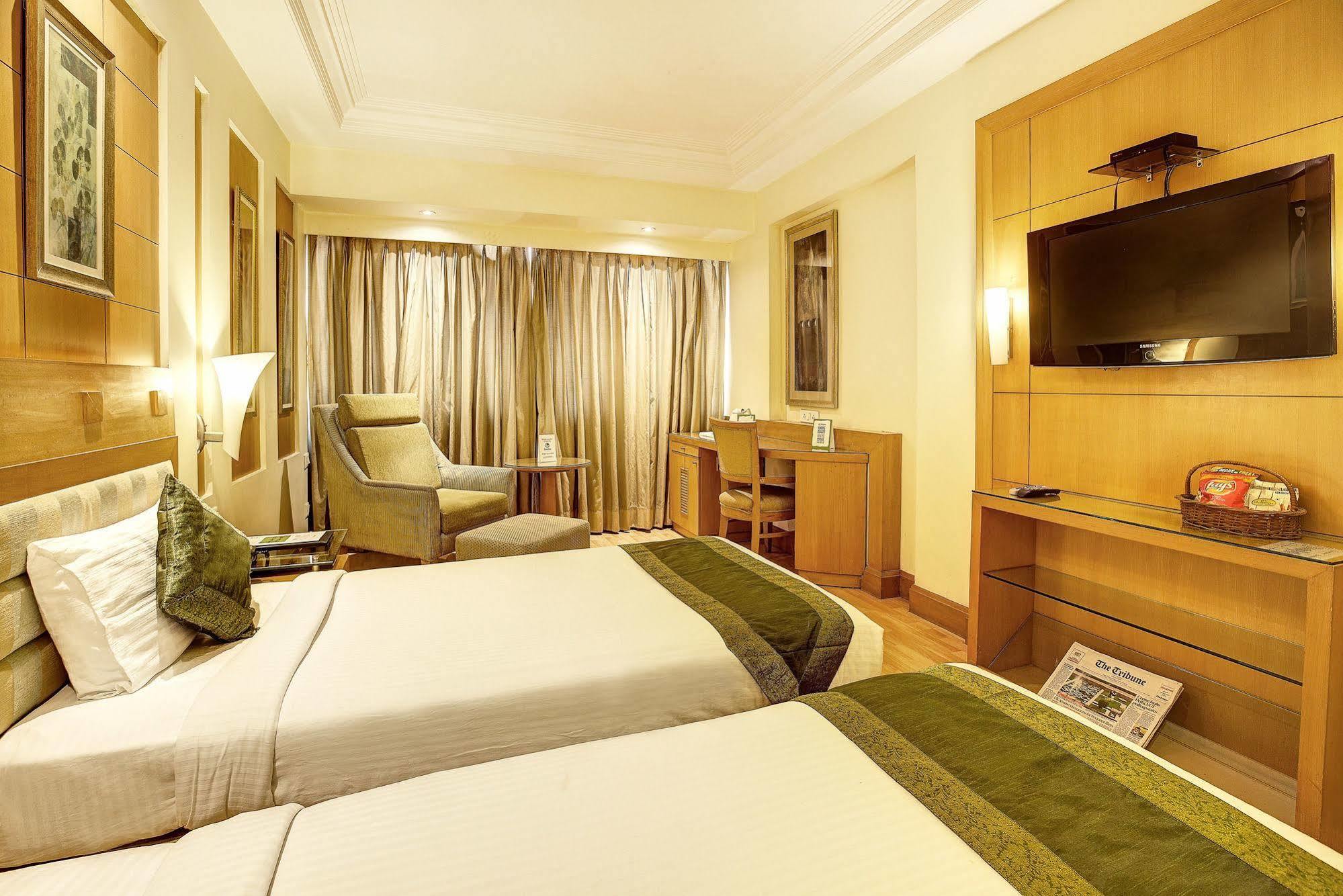 Western Court Csandígarh Kültér fotó