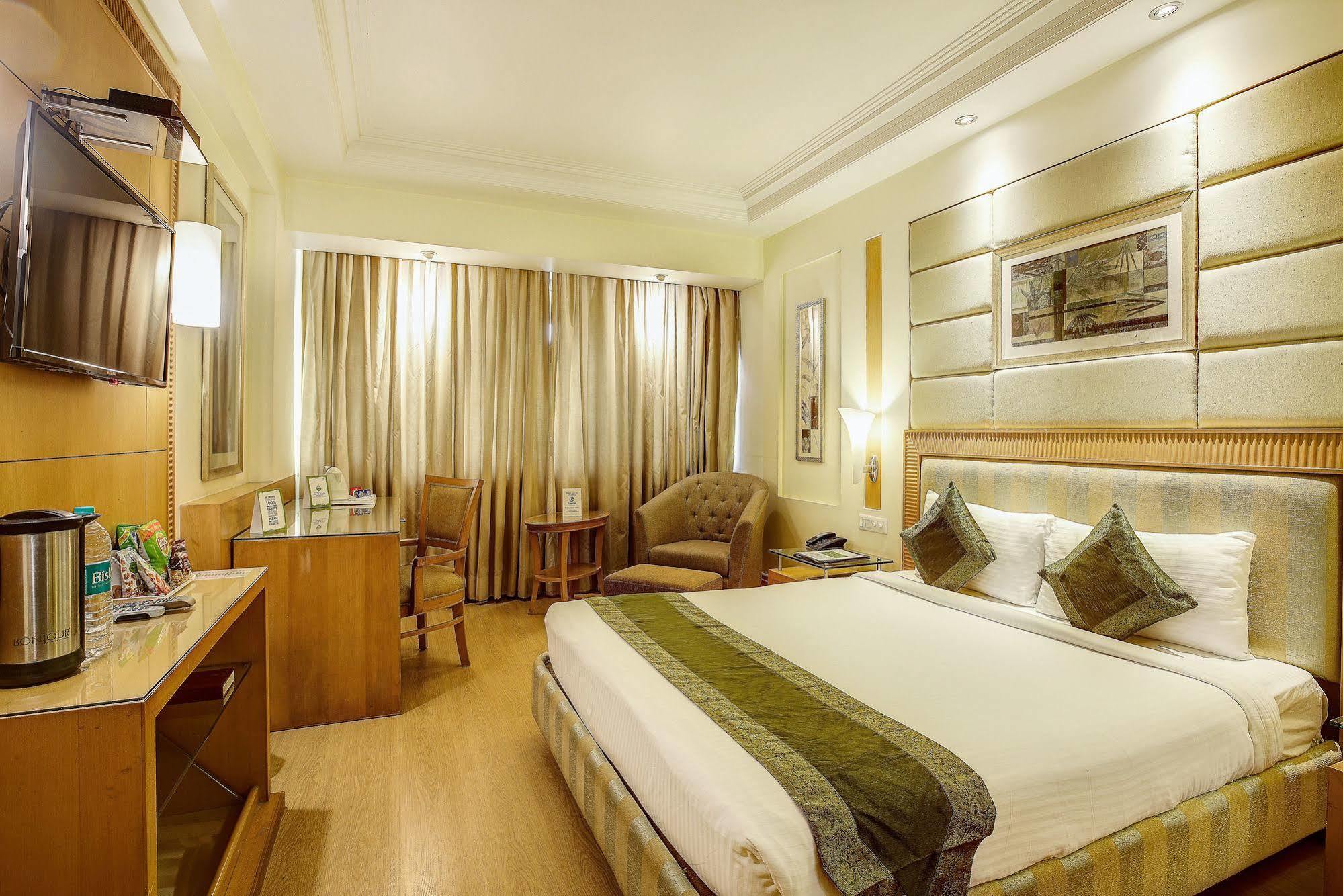 Western Court Csandígarh Kültér fotó