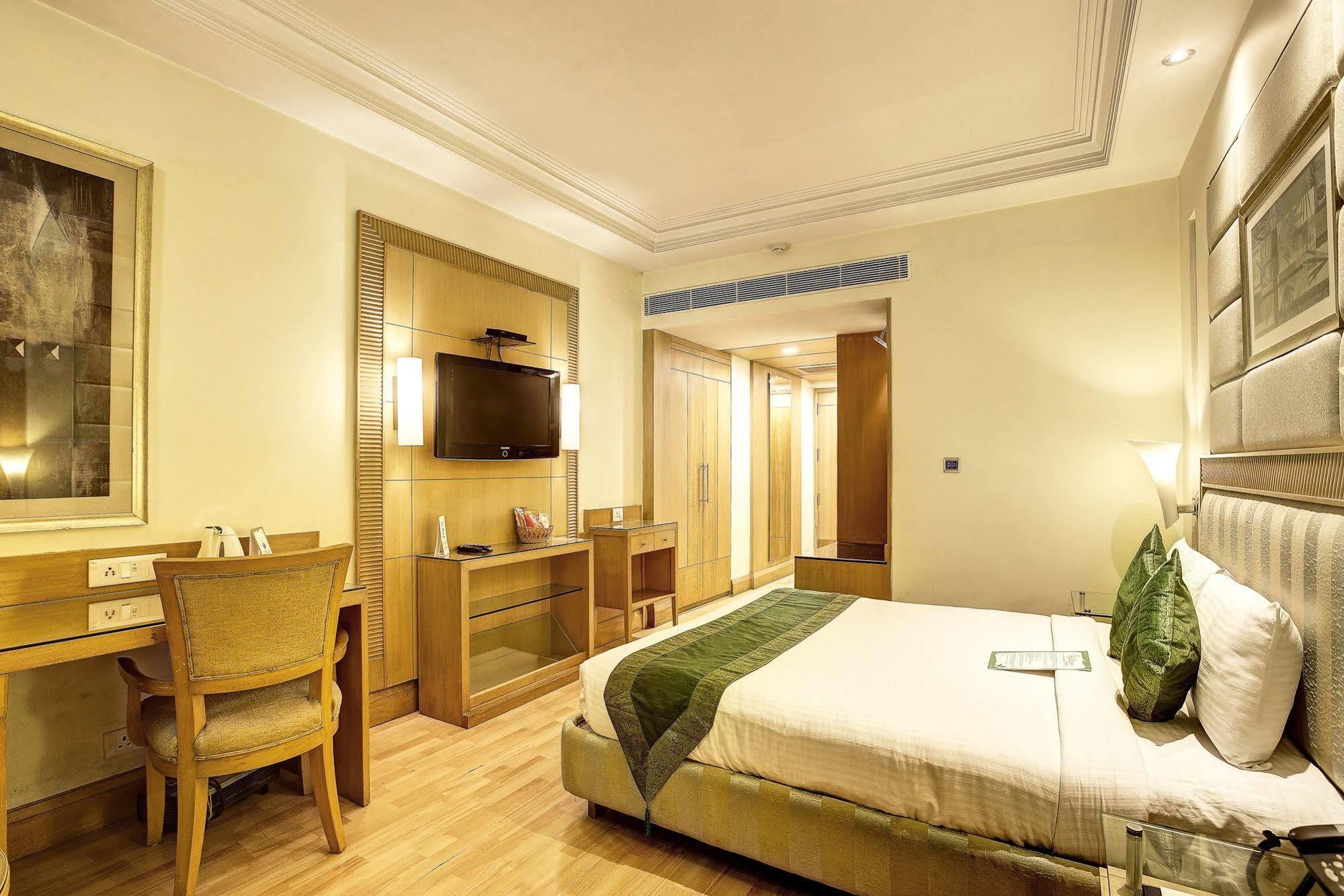 Western Court Csandígarh Kültér fotó