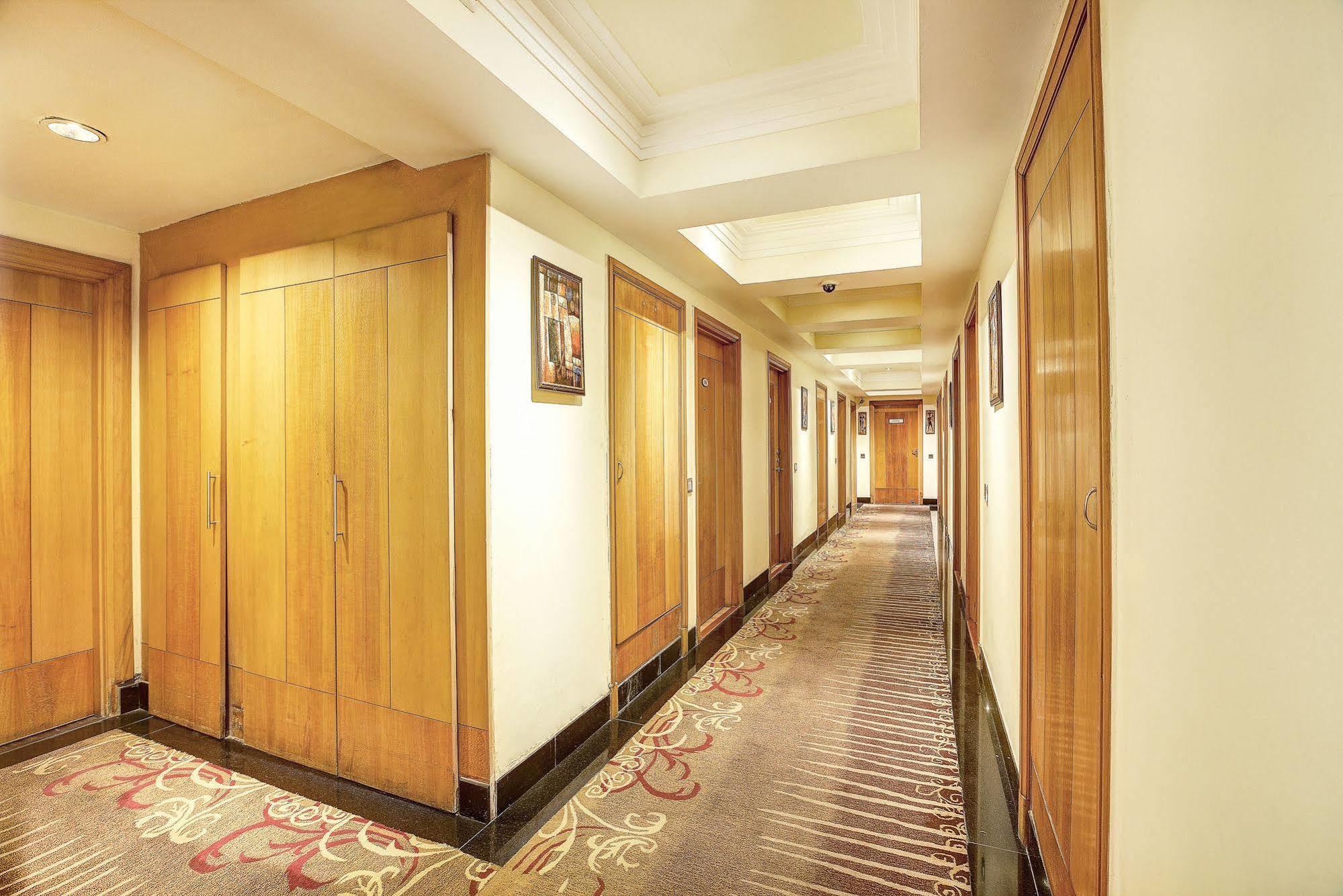 Western Court Csandígarh Kültér fotó